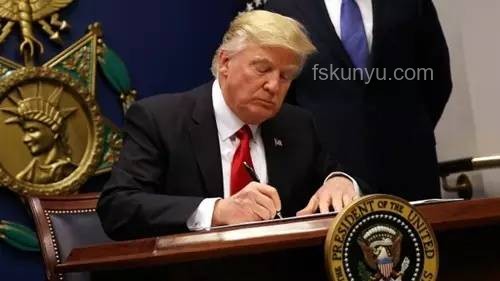 曝马斯克与美财长白宫冲突：权力斗争背后的深度剖析